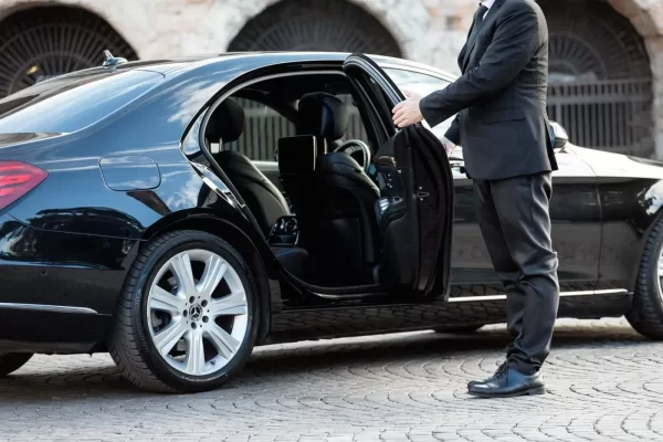 Top 5 Benefits of Hiring a Luxury Airport Transfer in Melbourne